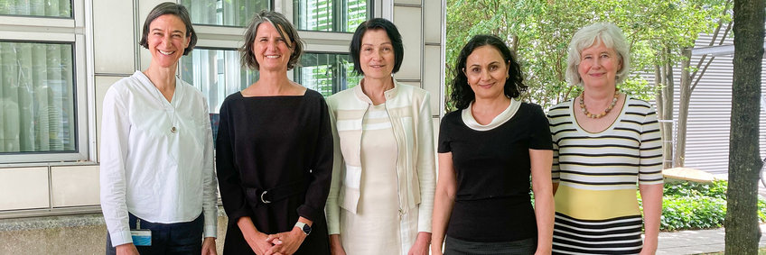 von links nach rechts Britta Bergfeldt, Gülcin Abbaszade, Ulla Weber, Regina Böckler, Sabine Spehn. Juli 2023 ©Fraunhofer EMFT